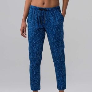 Lululemon blue samba jetcrop (slim)
